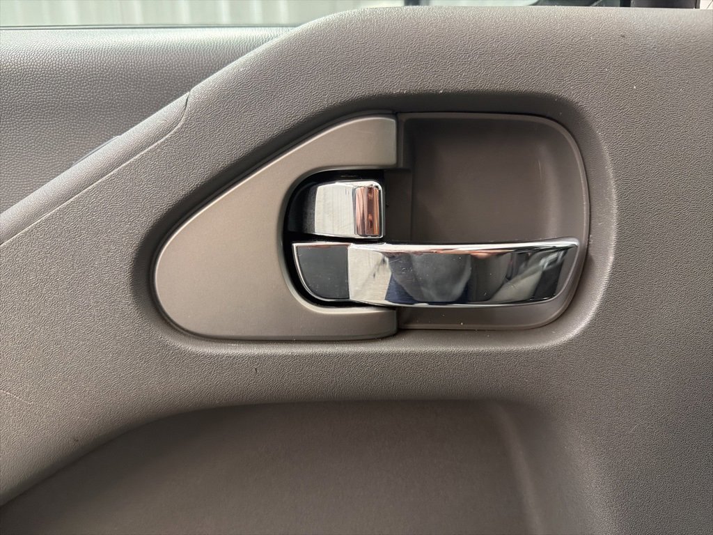 Used 2019 Nissan Frontier SV image 11