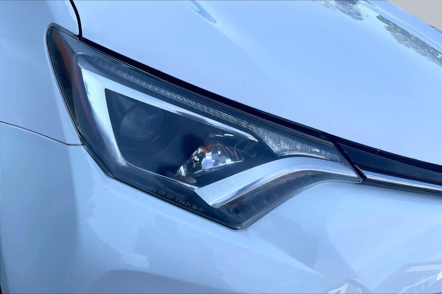 Used 2016 Toyota RAV4 XLE AWD/4WD image 26