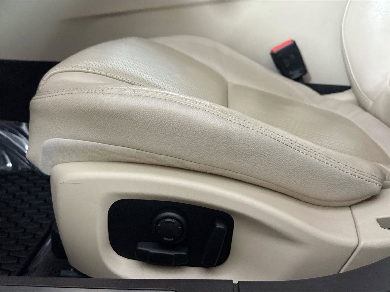 Used 2017 Jaguar XF Prestige image 31