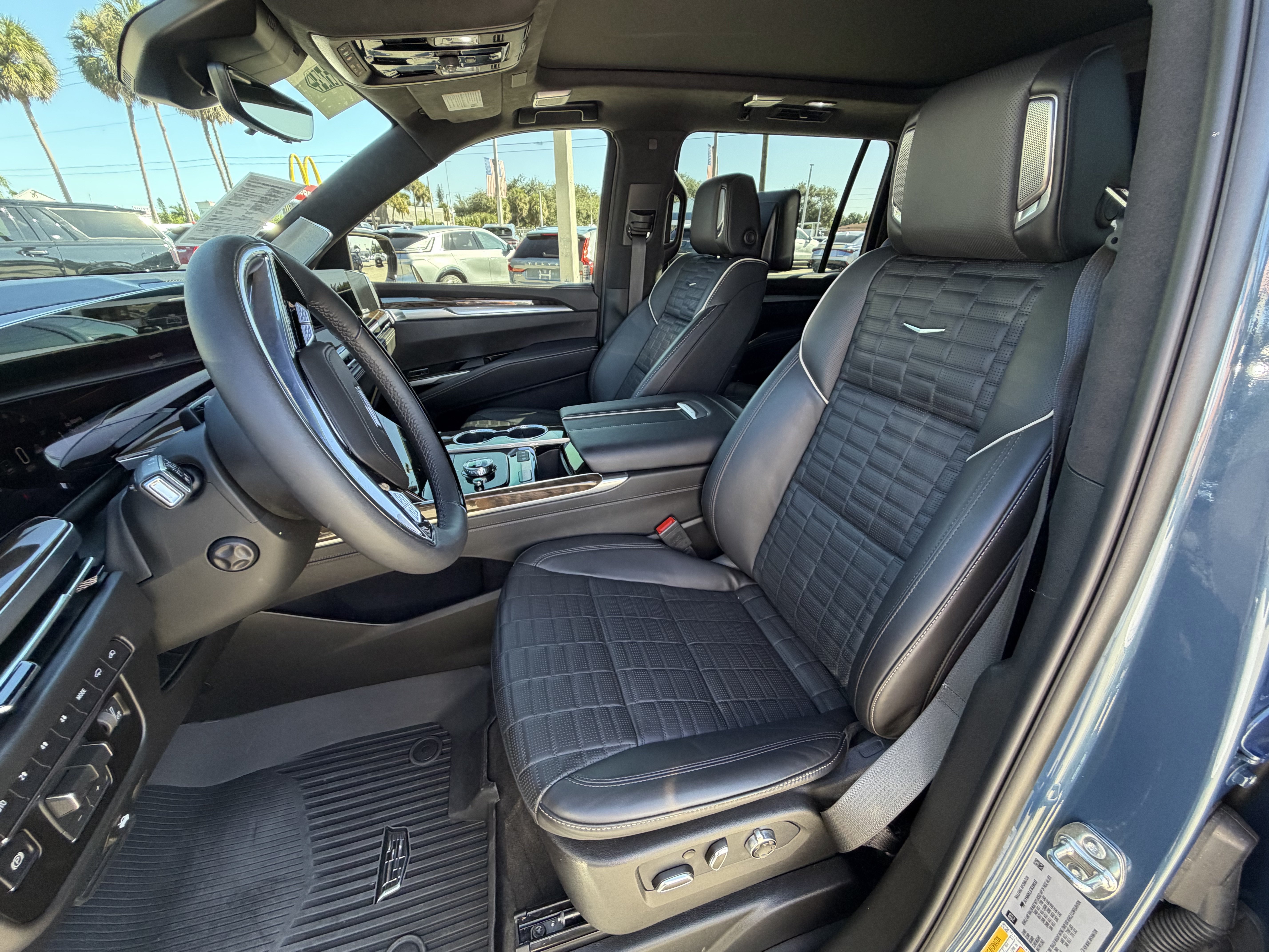 Certified 2026 Cadillac Escalade ESV Platinum Sport w/ LPO, ONYX Package AWD/4WD image 13