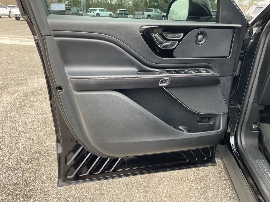 Used 2023 Lincoln Aviator Reserve image 12