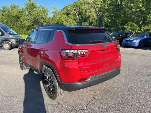 Used 2025 Jeep Compass Limited AWD/4WD image 4