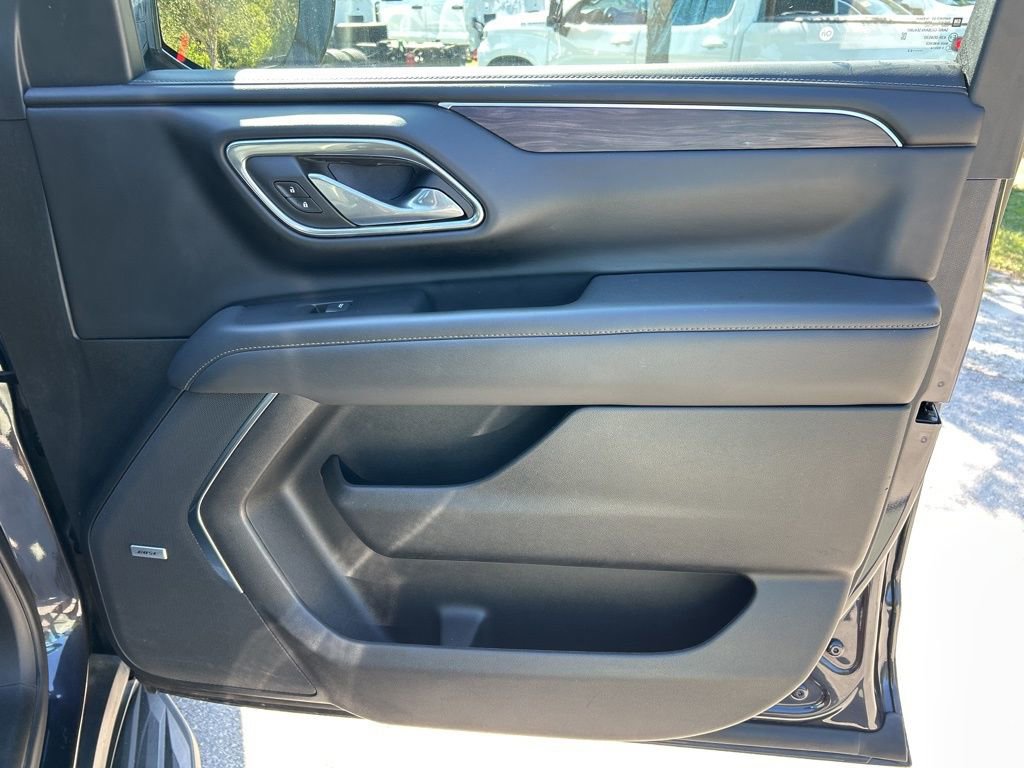 Used 2023 Chevrolet Suburban LT image 34