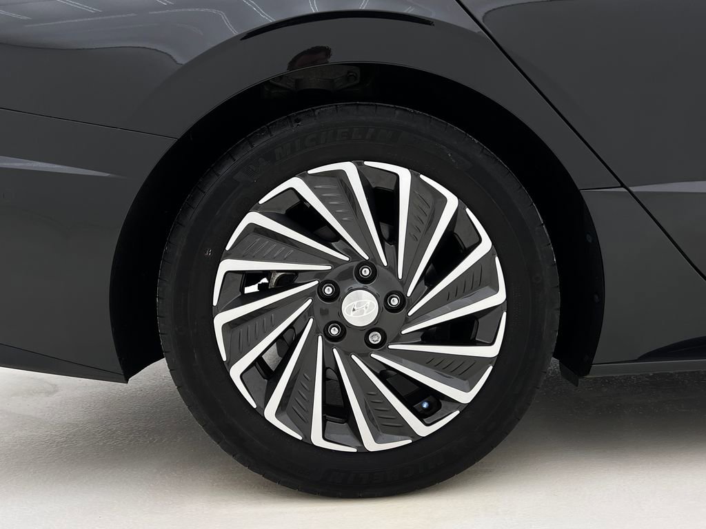 Used 2022 Hyundai Sonata Limited w/ Cargo Package image 28