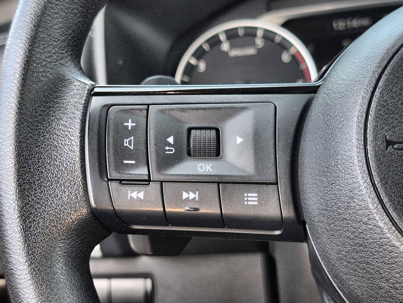 Used 2023 Nissan Rogue SV AWD/4WD image 23