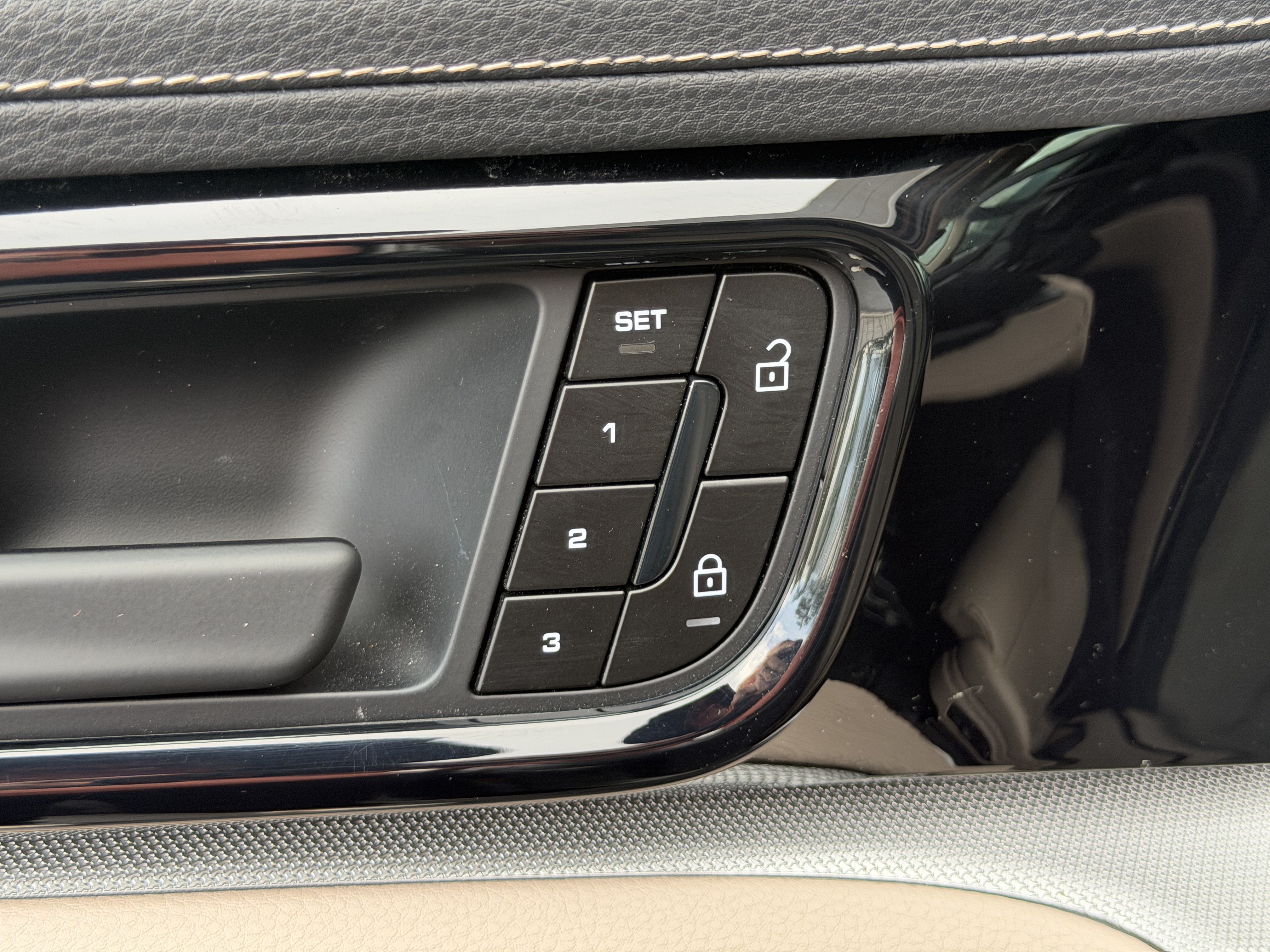 Certified 2025 Porsche Panamera 4 E-Hybrid AWD/4WD image 20