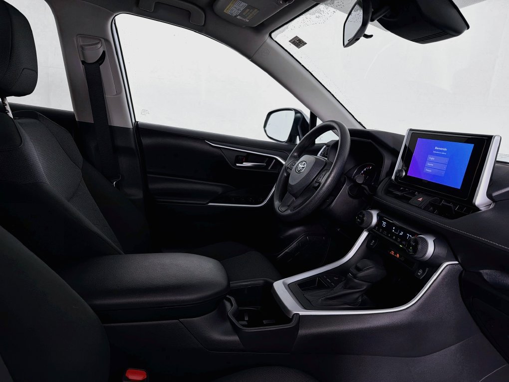 Used 2025 Toyota RAV4 XLE FWD image 35