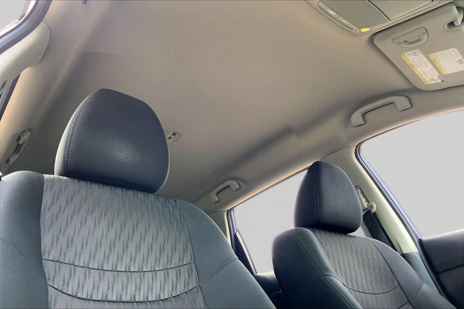 Used 2020 Nissan Rogue SV FWD image 14