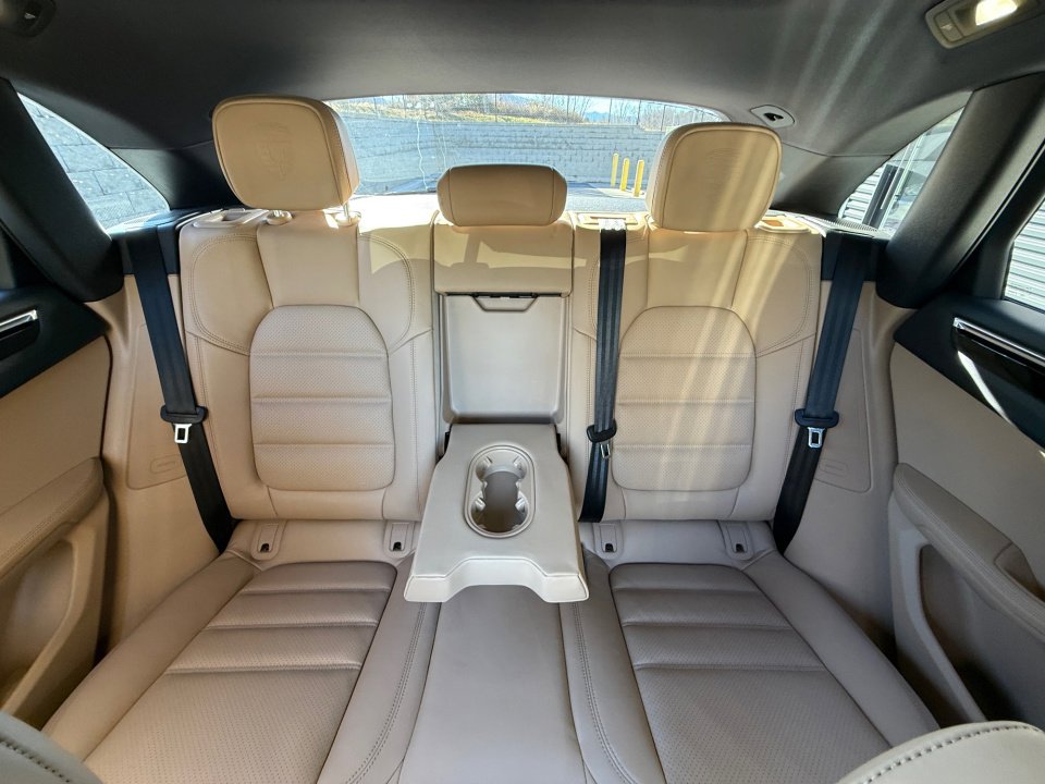 New 2026 Porsche Macan image 24