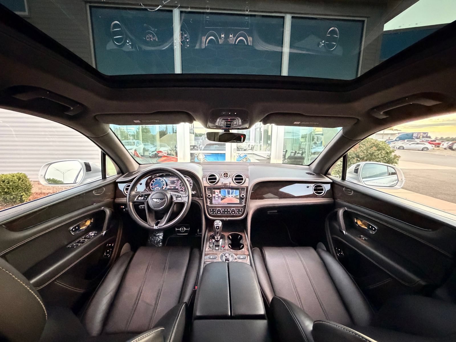 Used 2019 Bentley Bentayga AWD/4WD image 36