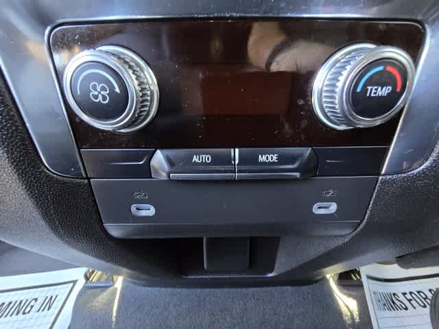 Used 2024 GMC Yukon SLT AWD/4WD image 14