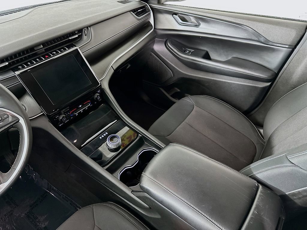 Certified 2023 Jeep Grand Cherokee Laredo image 32