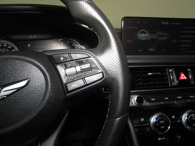 Used 2023 Genesis G70 2.0T RWD image 6