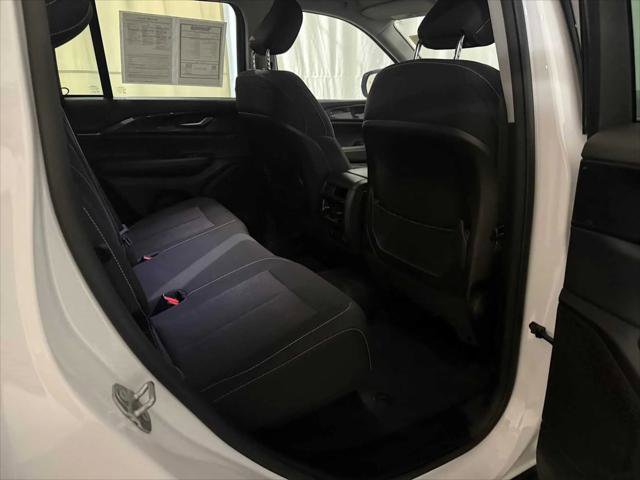 Certified 2023 Jeep Grand Cherokee Laredo w/ Luxury Tech Group I AWD/4WD image 25