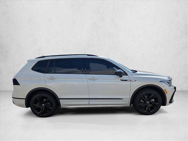 Used 2024 Volkswagen Tiguan SE R-Line AWD/4WD image 4