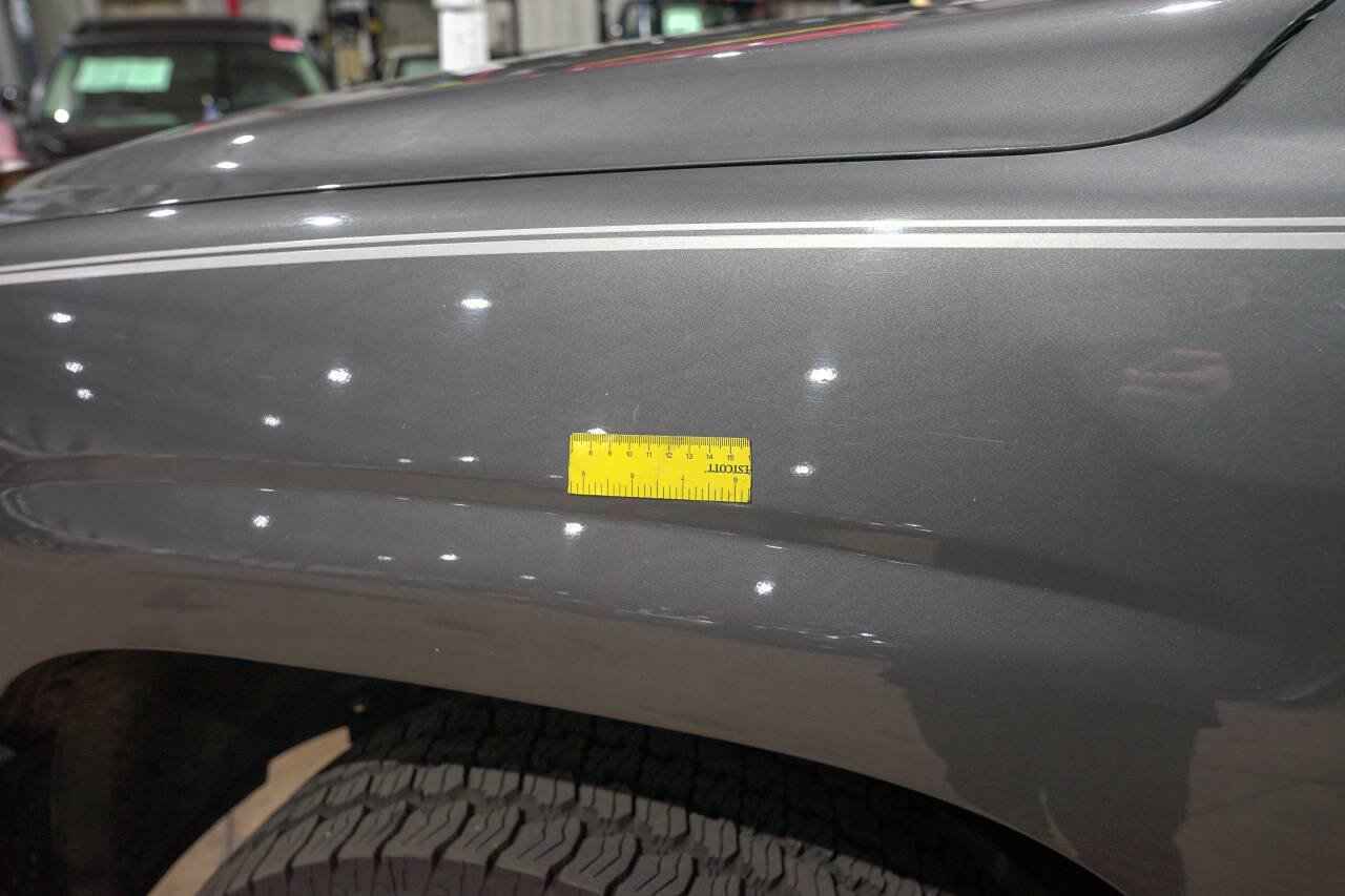 Used 1999 Chevrolet Silverado 1500 LS w/ Firm Ride Suspension Pkg AWD/4WD image 32