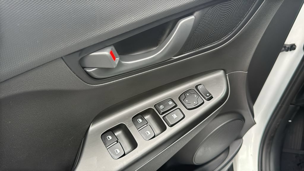 Used 2023 Hyundai Kona SE FWD image 12