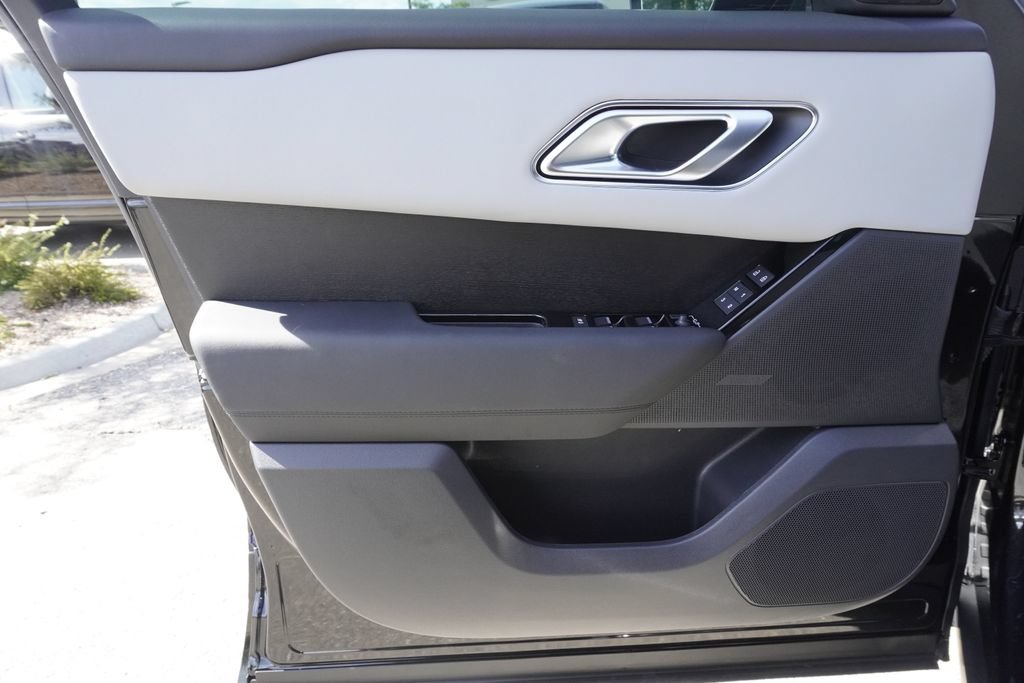 Used 2026 Land Rover Range Rover Velar Dynamic SE AWD/4WD image 17