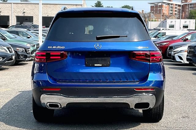 Used 2026 Mercedes-Benz GLB 250 4MATIC image 3