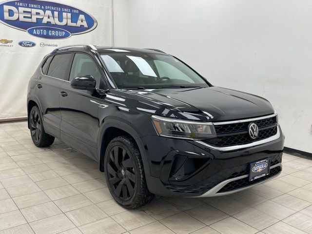 Used 2024 Volkswagen Taos SE w/ Black Wheel Plus Package