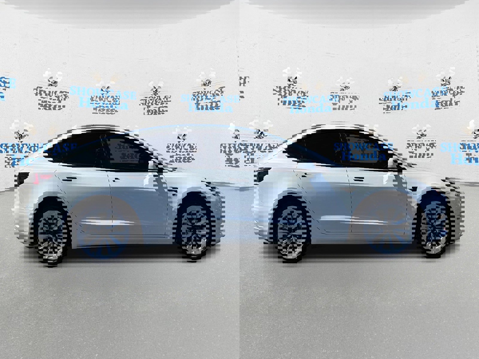 Used 2023 Tesla Model 3 Standard Range image 9