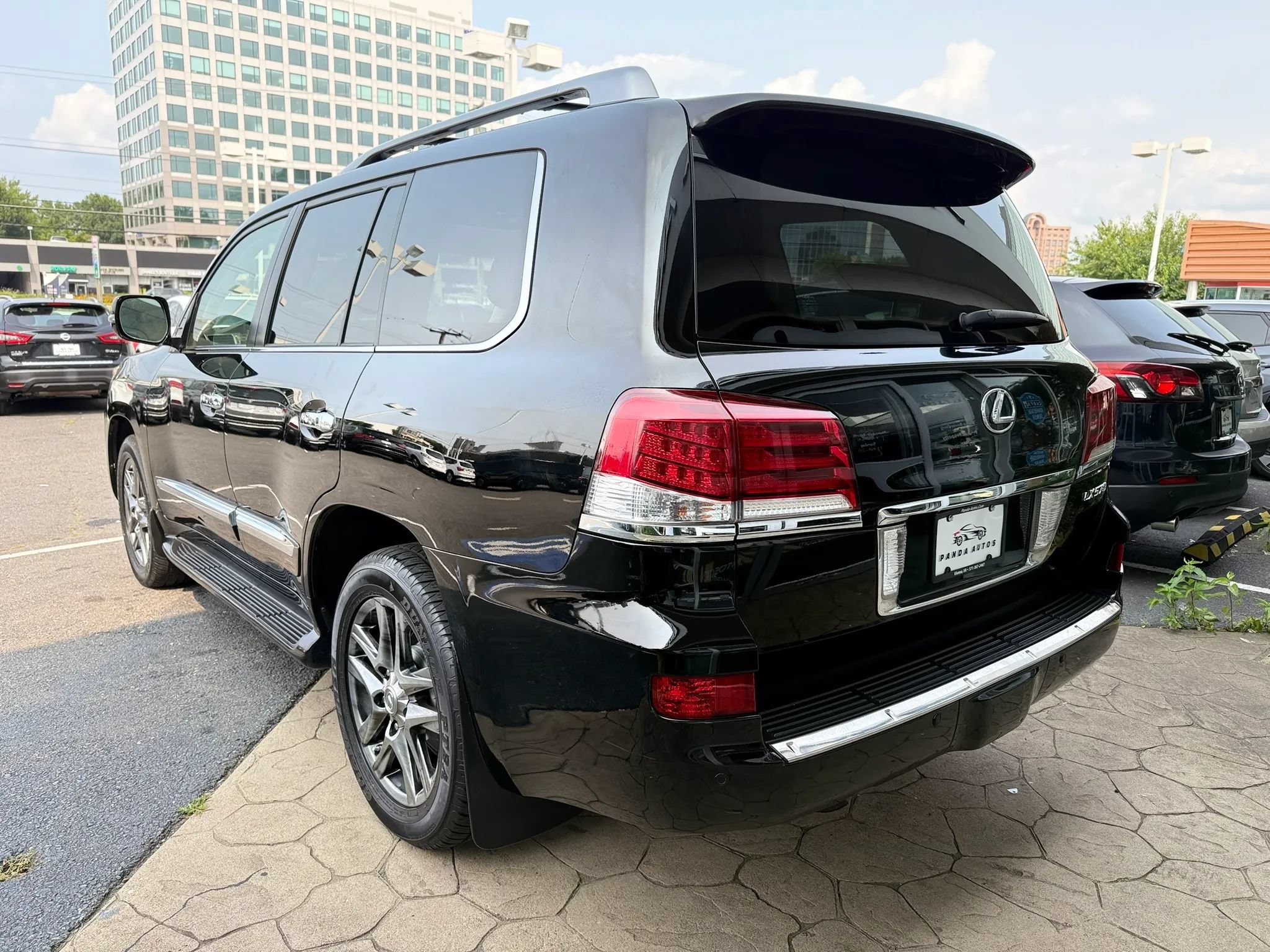Used 2013 Lexus LX 570 4WD image 5