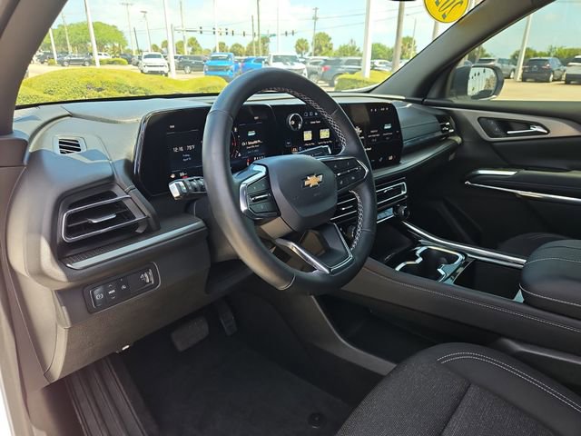 Used 2025 Chevrolet Traverse LT w/ Driver Confidence Package image 16