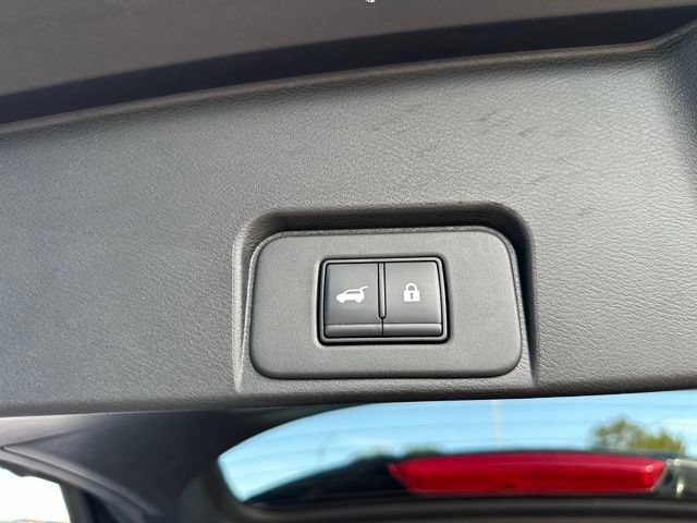 Used 2025 Nissan Rogue SV FWD image 30