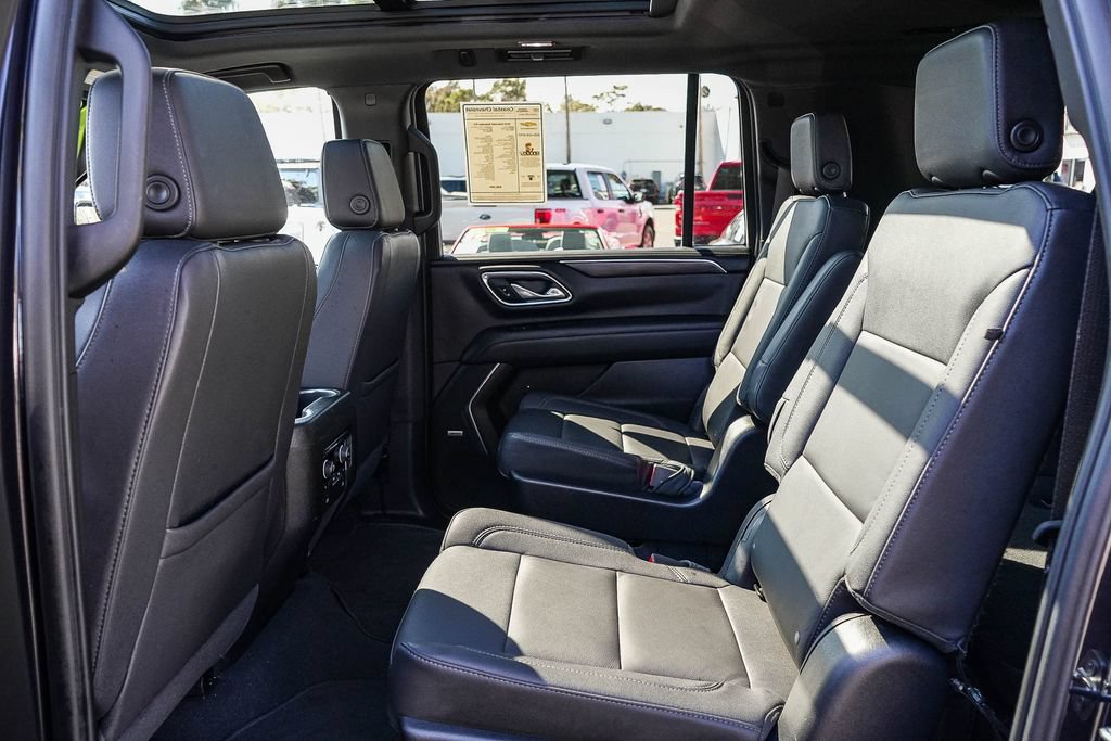 Used 2023 Chevrolet Suburban Z71 w/ Luxury Package AWD/4WD image 18