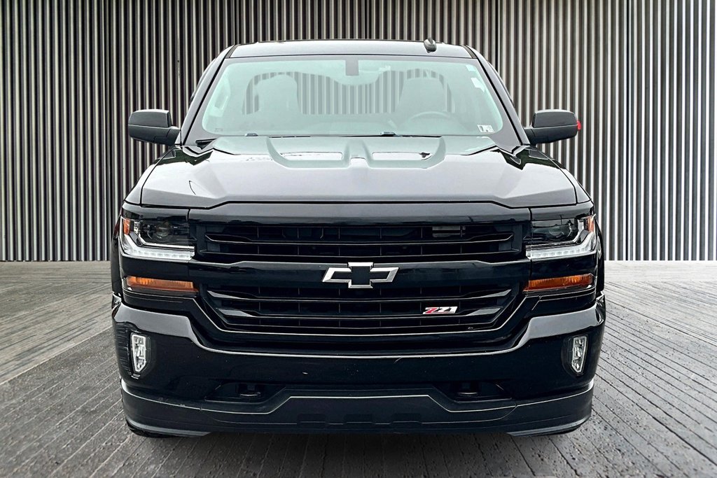 Used 2018 Chevrolet Silverado 1500 LT w/ Midnight Edition AWD/4WD image 3