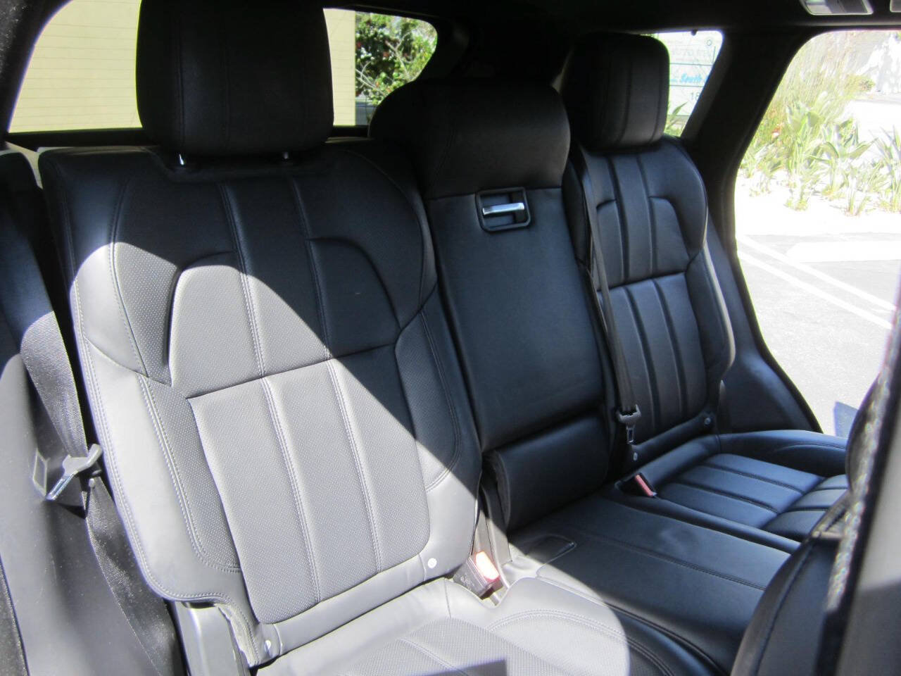 Used 2017 Land Rover Range Rover Sport HSE AWD/4WD image 18