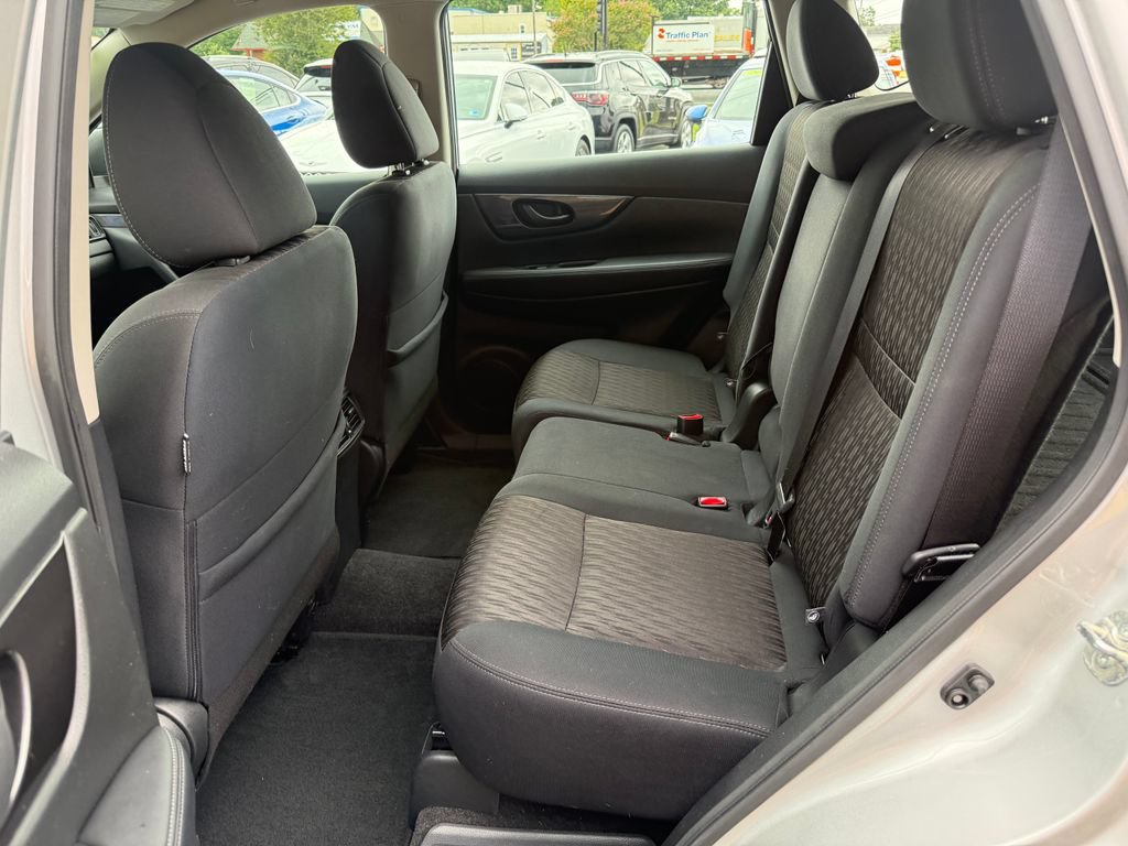Used 2020 Nissan Rogue S FWD image 13