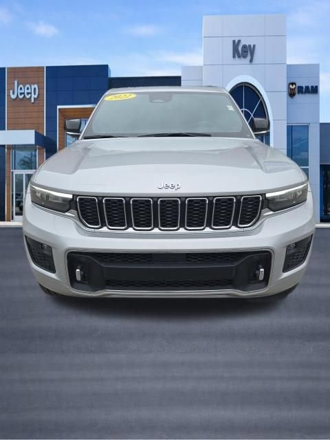 Used 2022 Jeep Grand Cherokee Overland w/ Luxury Tech Group IV AWD/4WD image 2