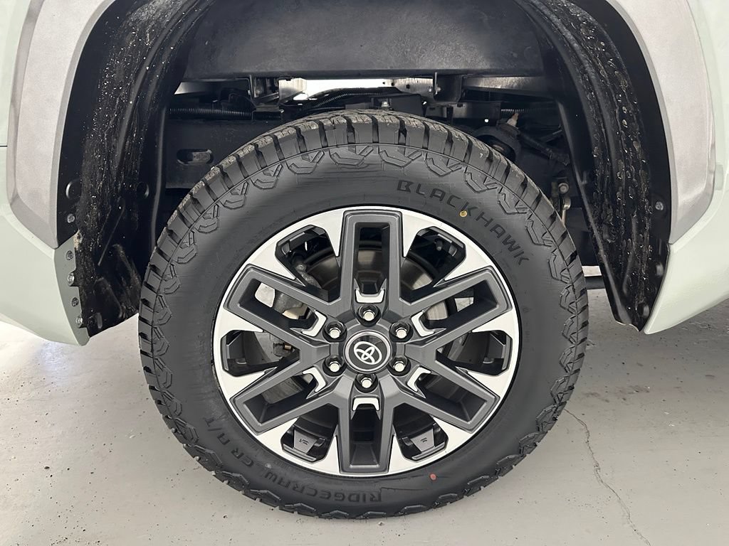 Used 2025 Toyota Tundra Limited AWD/4WD image 65