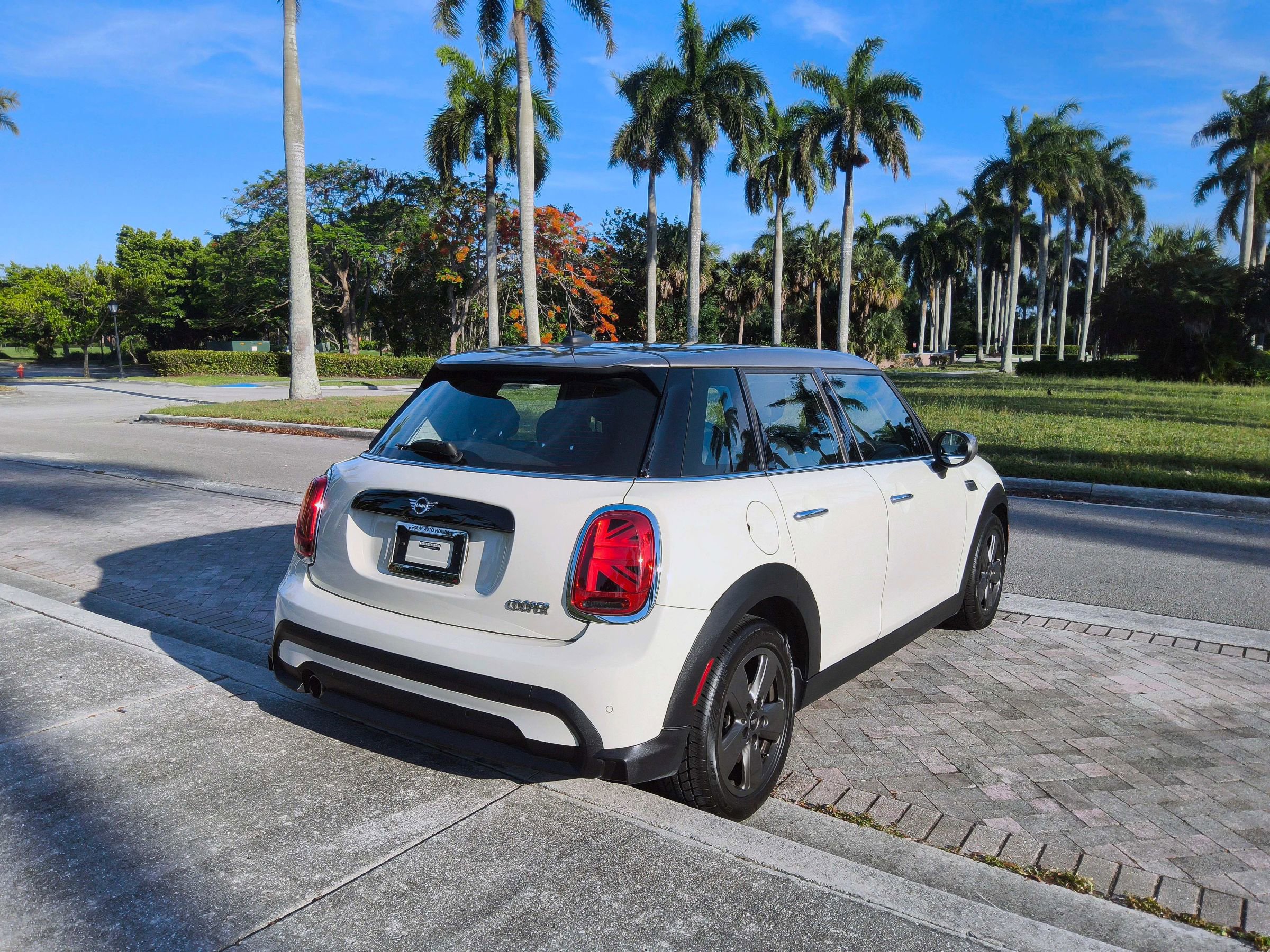 Used 2023 MINI Cooper 4-Door Hardtop FWD image 18