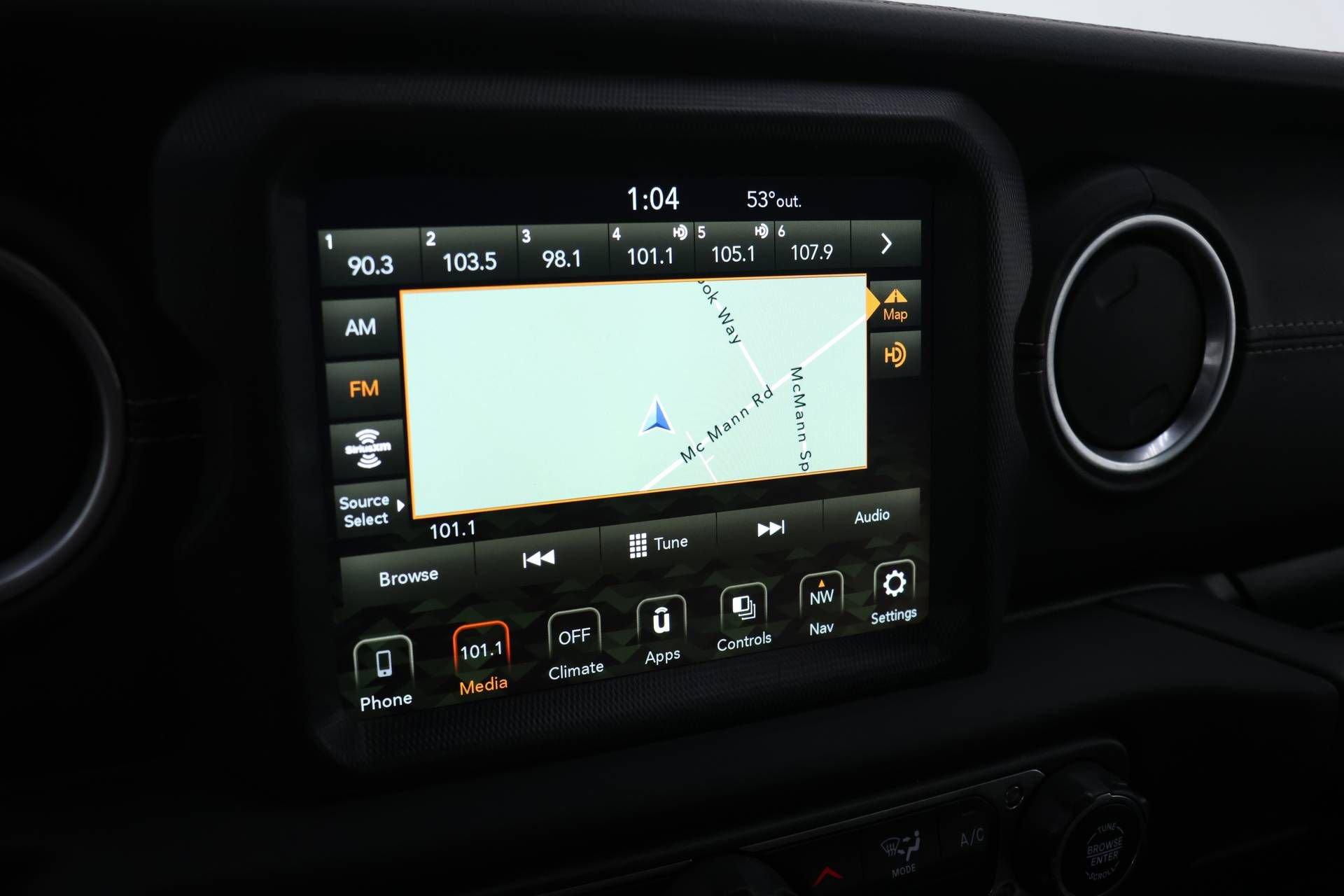 Used 2020 Jeep Gladiator Overland AWD/4WD image 7