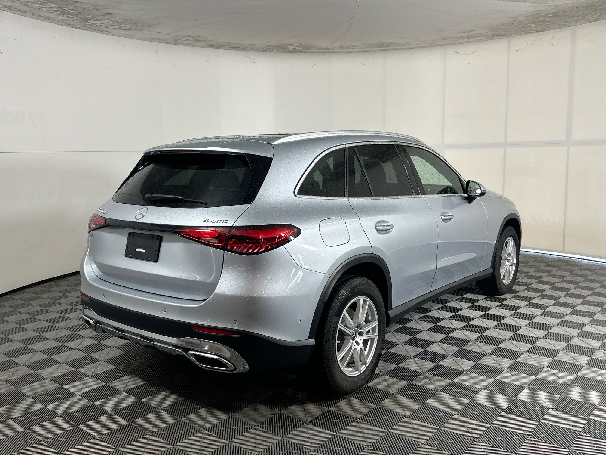 Used 2025 Mercedes-Benz GLC 300 4MATIC image 3