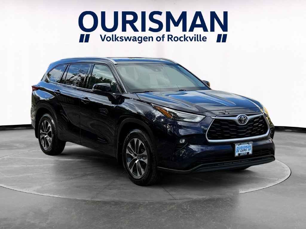 Used 2022 Toyota Highlander XLE AWD/4WD image 1