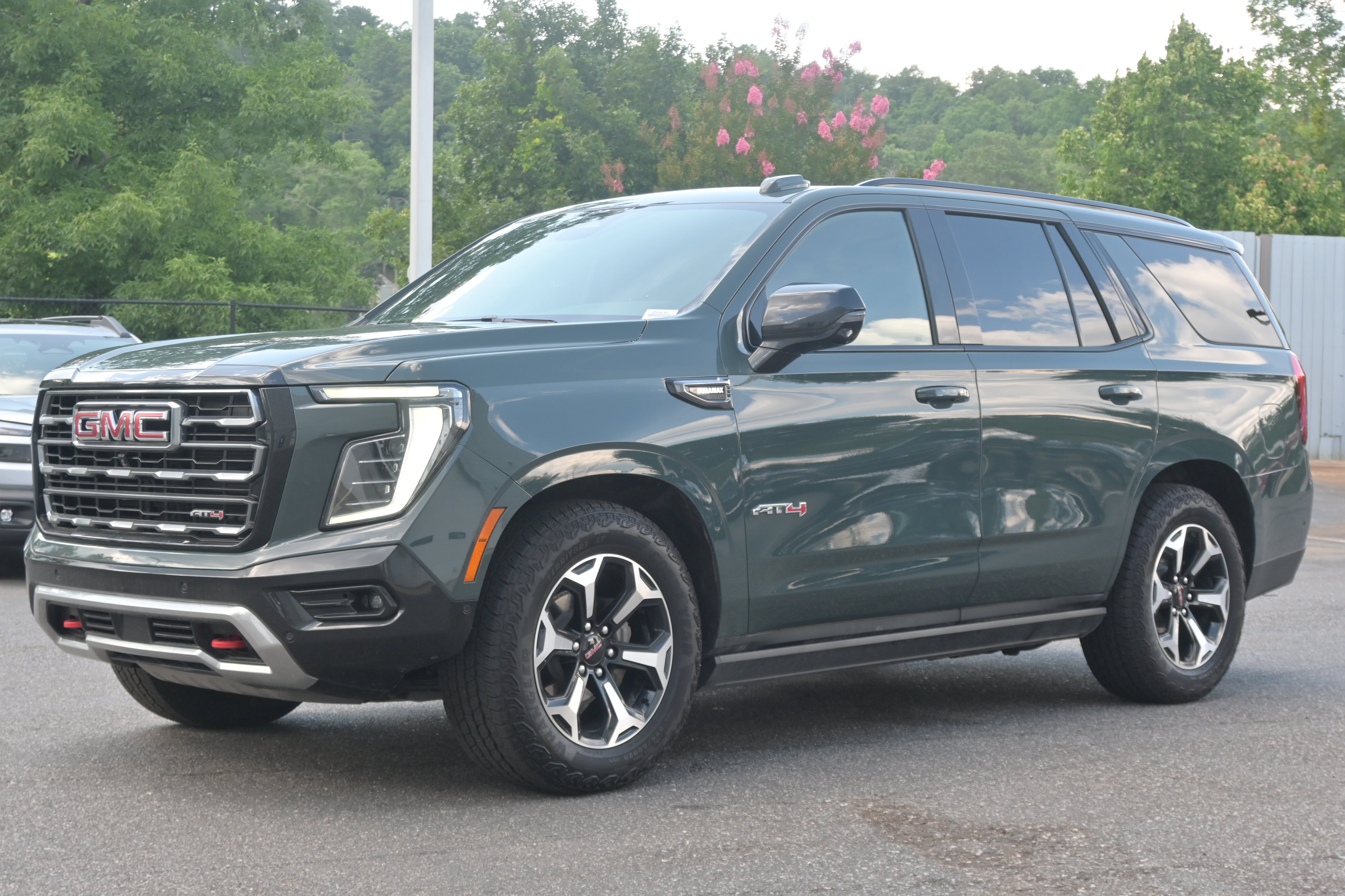 Used 2026 GMC Yukon AT4 AWD/4WD image 5