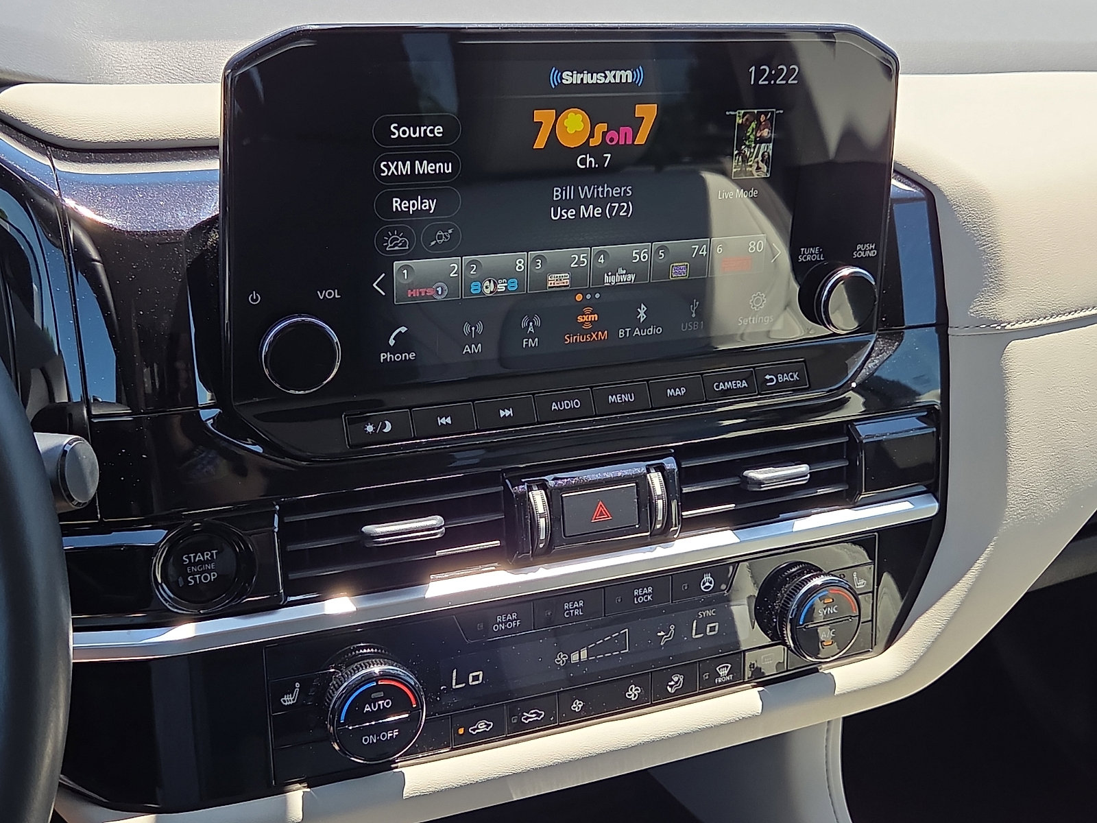Used 2025 Nissan Pathfinder SL FWD image 18