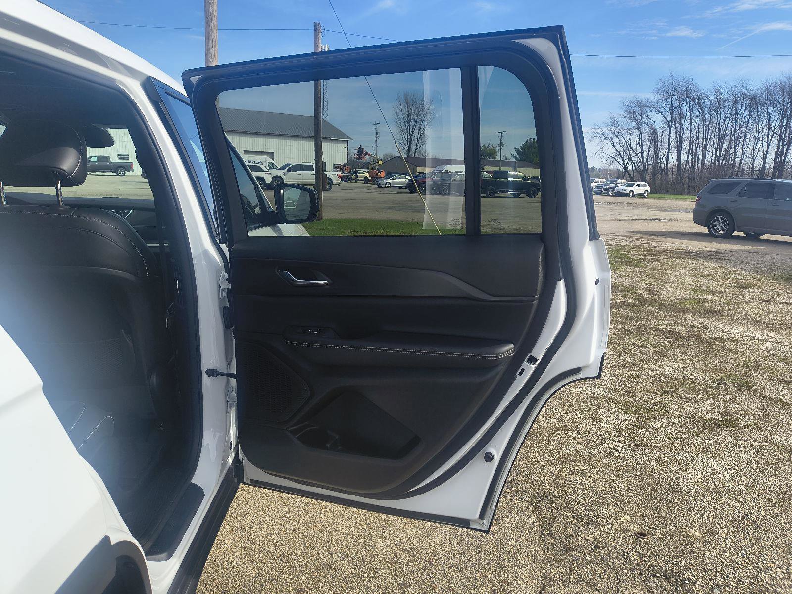 Used 2024 Jeep Grand Cherokee L Altitude AWD/4WD image 30