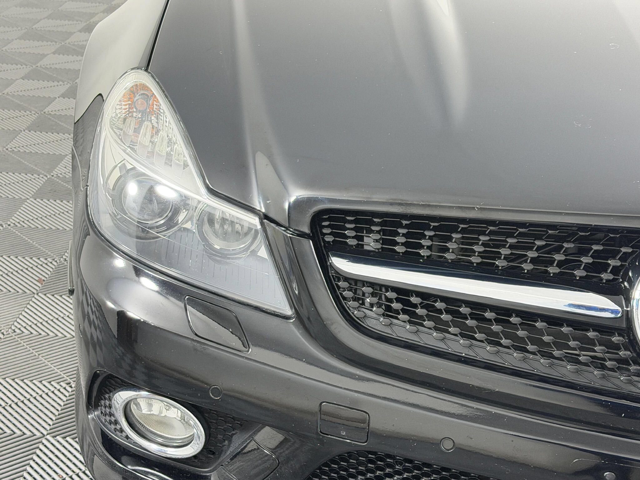 Used 2011 Mercedes-Benz SL 550 image 4