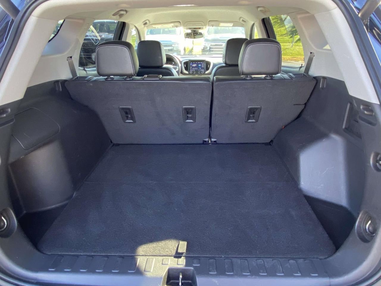 Used 2023 GMC Terrain SLT image 8