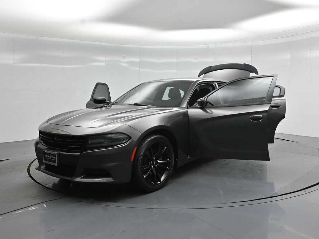 Used 2017 Dodge Charger SE w/ Blacktop Package RWD image 28
