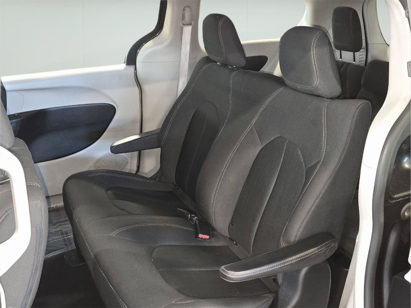 Used 2019 Chrysler Pacifica L FWD image 37