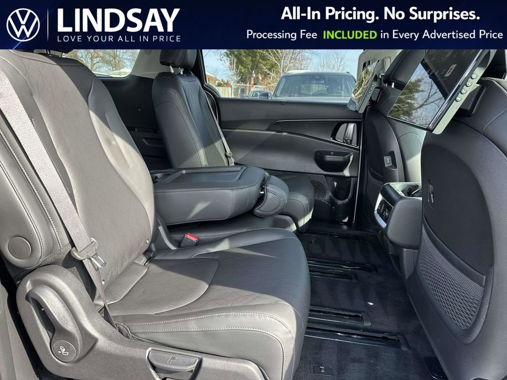Used 2025 Kia Carnival SX FWD image 13