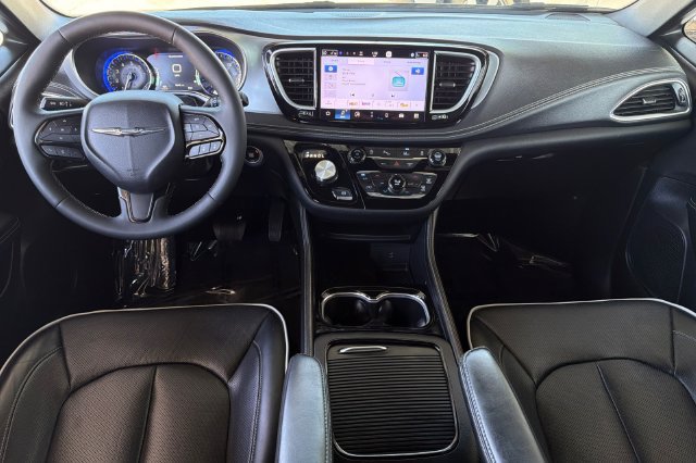 Used 2026 Chrysler Pacifica Limited w/ S Appearance Package FWD image 14