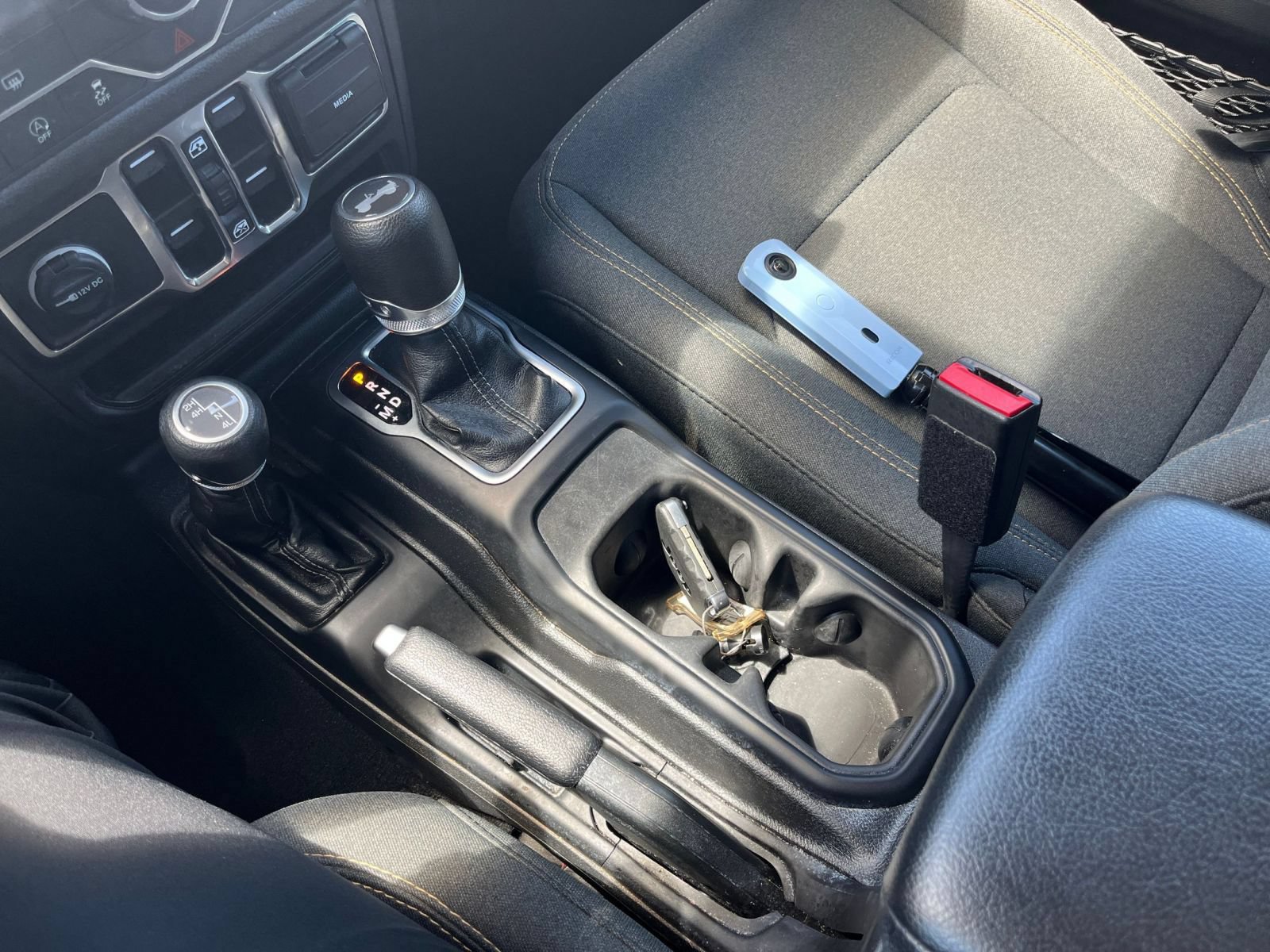 Used 2025 Jeep Wrangler Unlimited Sport AWD/4WD image 35