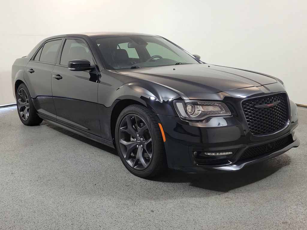Used 2023 Chrysler 300 S w/ Comfort Group RWD image 2
