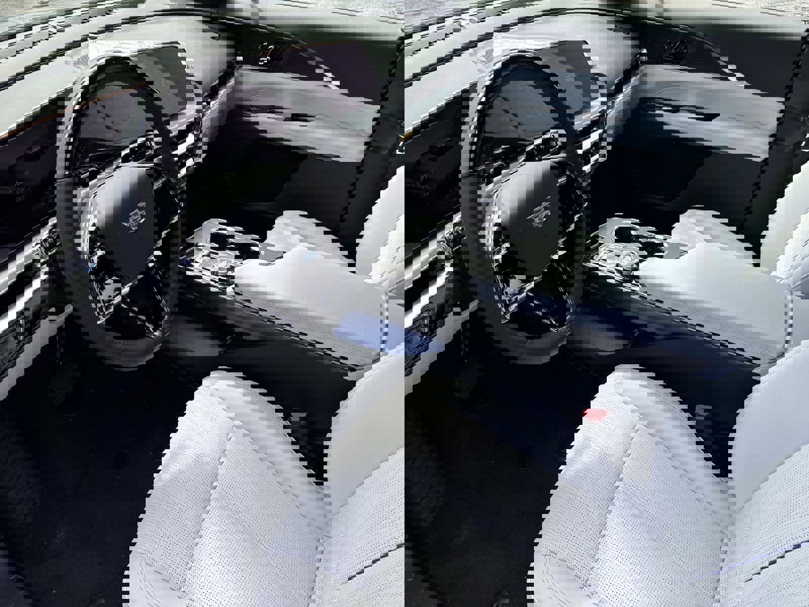 New 2026 Cadillac Lyriq Luxury image 22